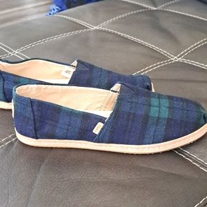 New Tom's flannel shoes